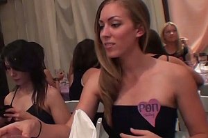 高跟鞋footjob踩踏